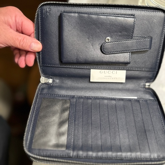 Gucci MicroGuccissima Leather Clutch - Picture 4 of 9